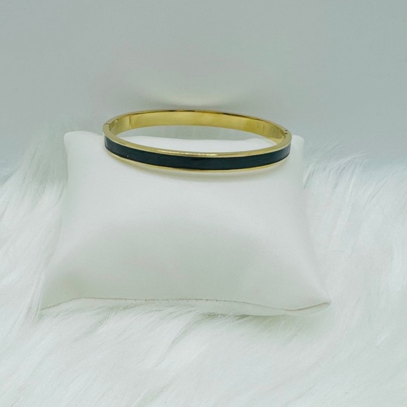 The Woman’s Awesome Wallet & Jewelry Bundle B - Picture 5 of 11